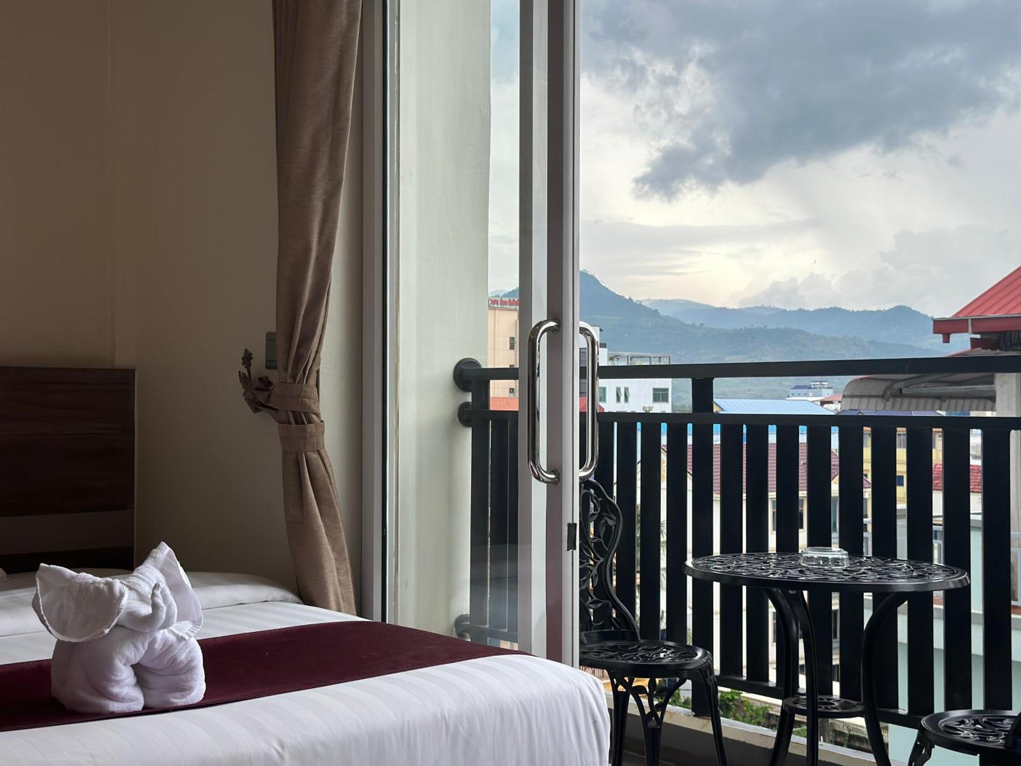 Twin Hotel Kampot Exterior photo